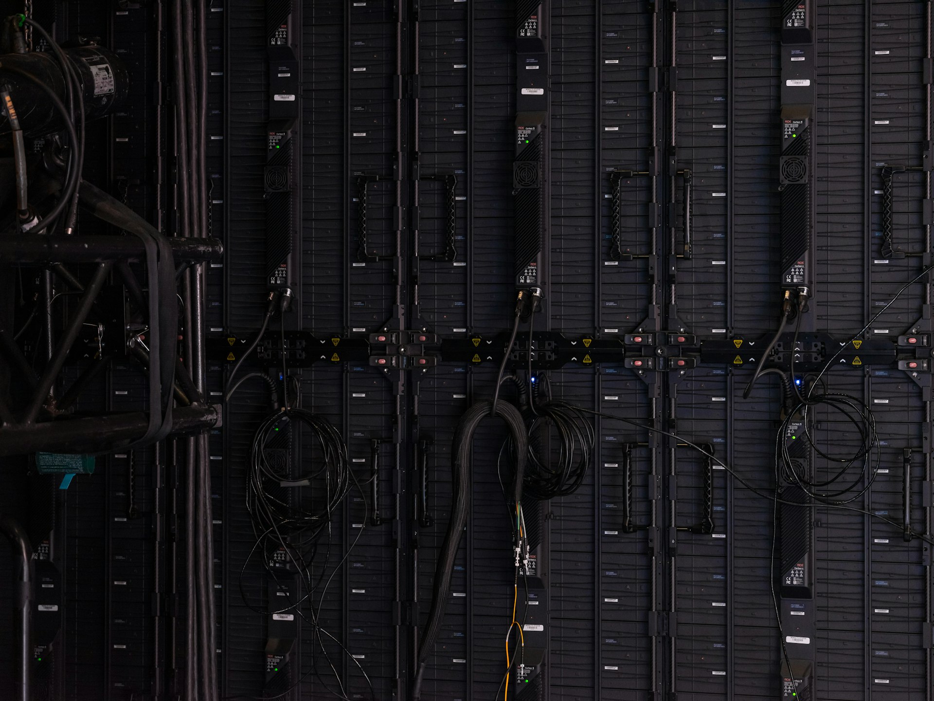 eine Nahaufnahme eines Serverraums